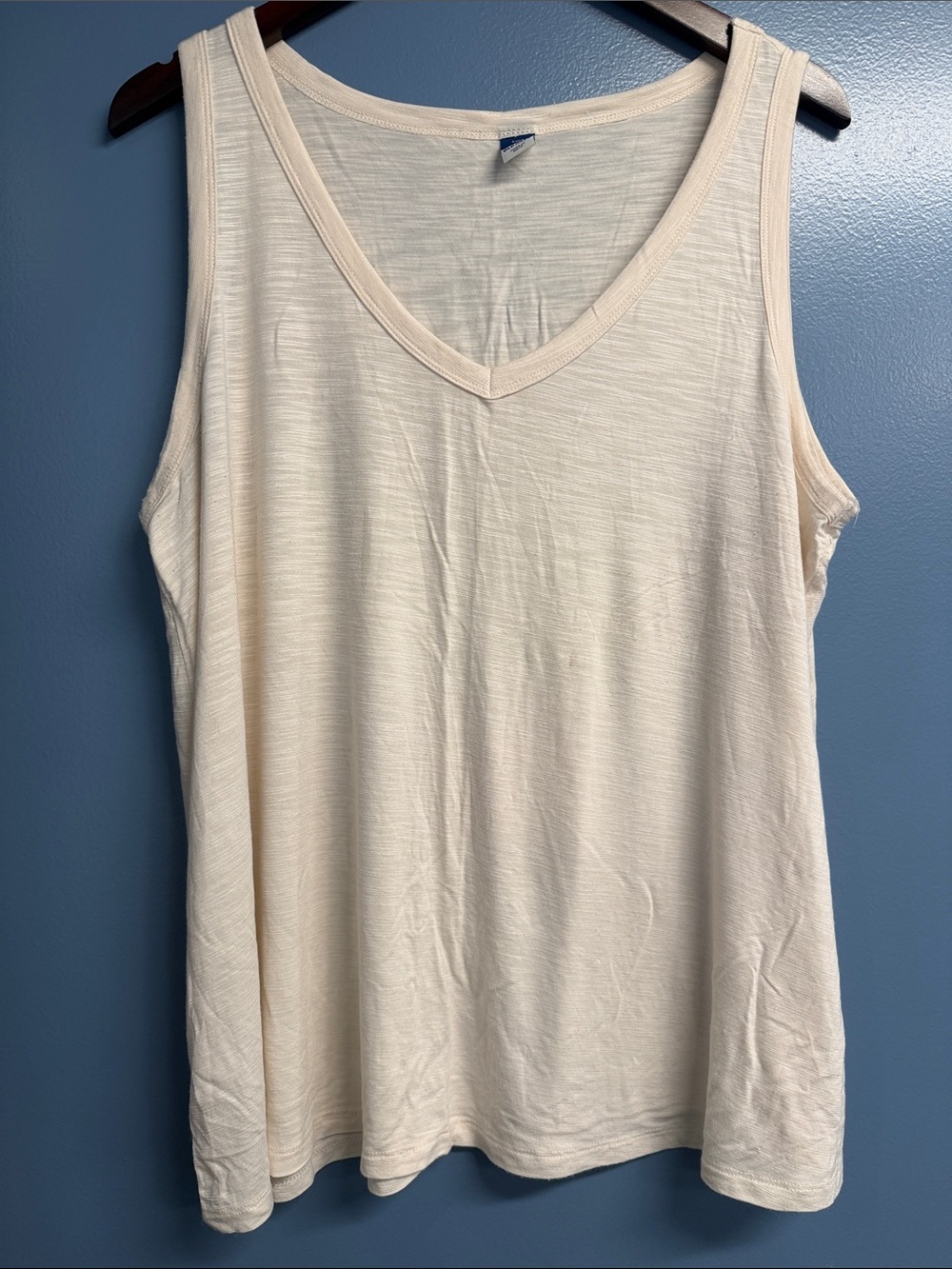 Old Navy Cream V-Neck Tank Top